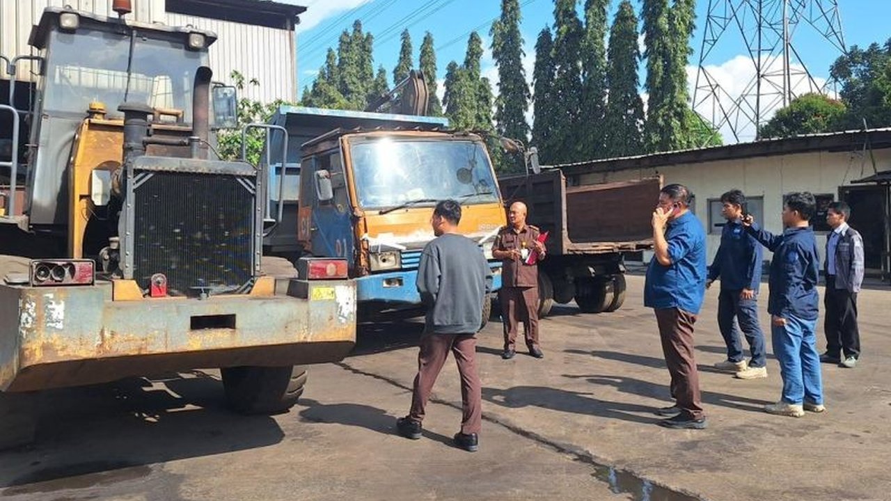 Kementerian Lingkungan Hidup/Badan Pengendalian Lingkungan Hidup (KLH/BPLH) terus memperkuat penegakan hukum limbah B3. Dua perusahaan baja di Tangerang kini menghadapi proses hukum setelah diserahkan ke Kejaksaan Negeri Kabupaten Tangerang, menandai kese