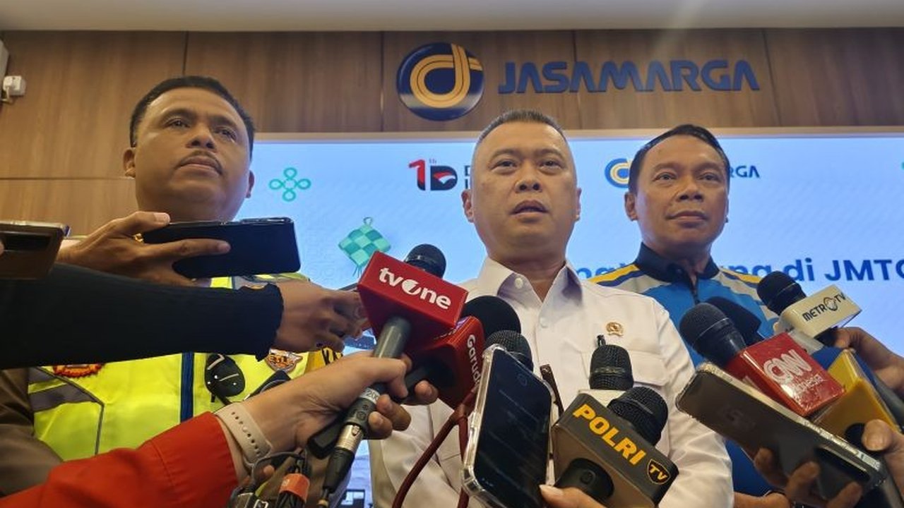 Kakorlantas dan Menteri Perhubungan menyatakan arus lalu lintas hari pertama Operasi Ketupat 2026 masih terkendali, meskipun ada peningkatan volume kendaraan yang signifikan.