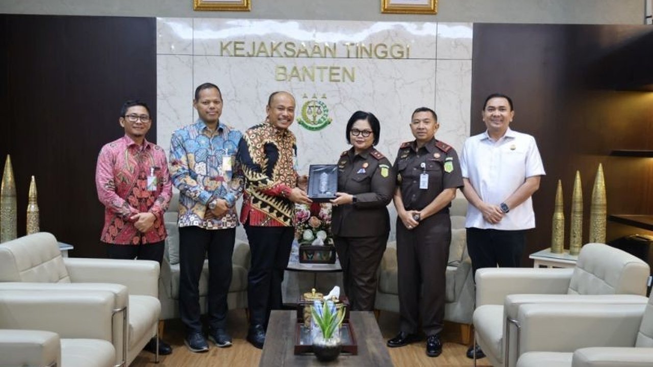 BPJS Ketenagakerjaan Banten bersinergi dengan Kejaksaan Tinggi Banten untuk meningkatkan kepatuhan iuran jaminan sosial ketenagakerjaan, memastikan perlindungan bagi pekerja.