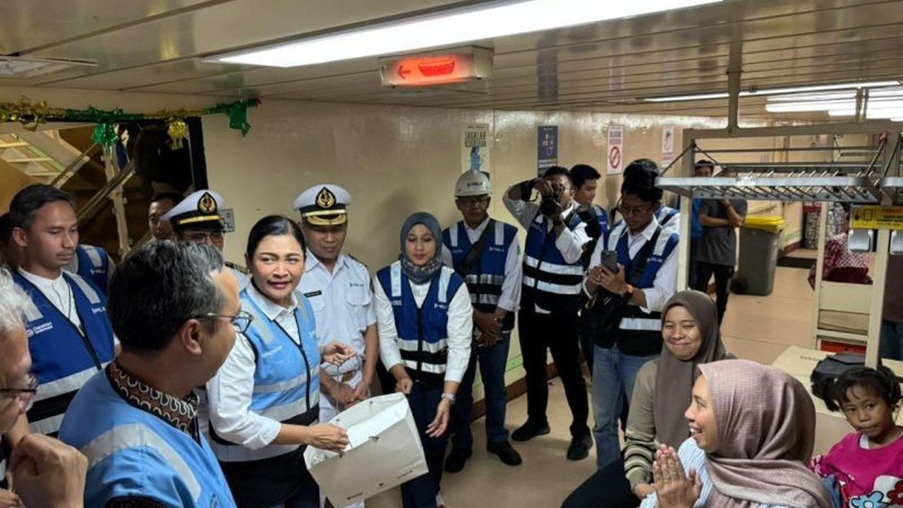 PT Pelayaran Nasional Indonesia (Pelni) memperkirakan puncak Arus Mudik Lebaran 2026 dengan kapal laut akan terjadi pada 18 Maret, menandai tingginya antusiasme masyarakat untuk pulang kampung.
