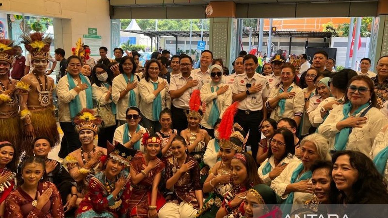 PT KAI Pariwisata atau KAI Wisata hadirkan hiburan budaya dan pembagian takjil untuk semarakkan Mudik Lebaran 1447 H, memberikan pengalaman perjalanan yang berkesan bagi para pemudik.