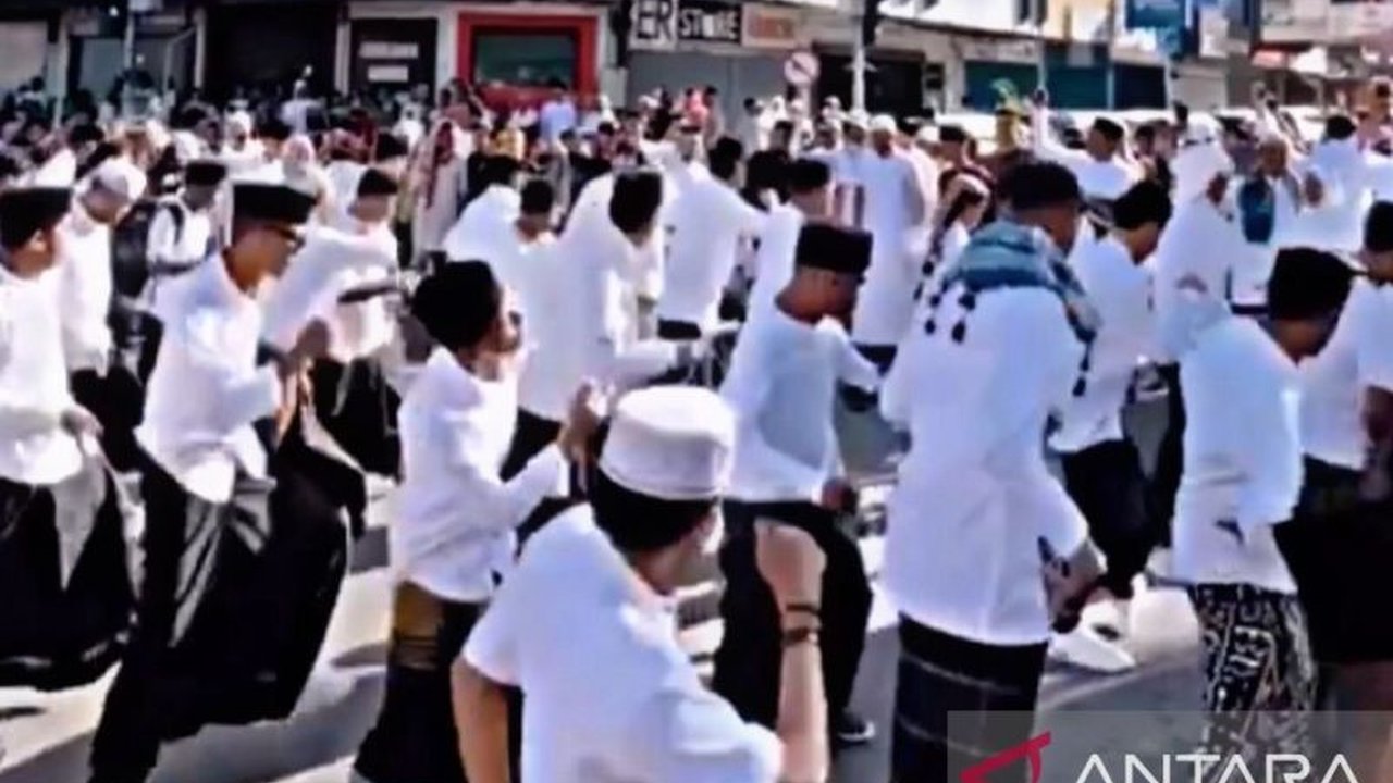 Di tengah gempuran modernisasi, Tari Samrah Maluku terus menggema, menjadi simbol kebersamaan dan ekspresi positif pemuda, menjaga warisan budaya Islam di Tanah Air.