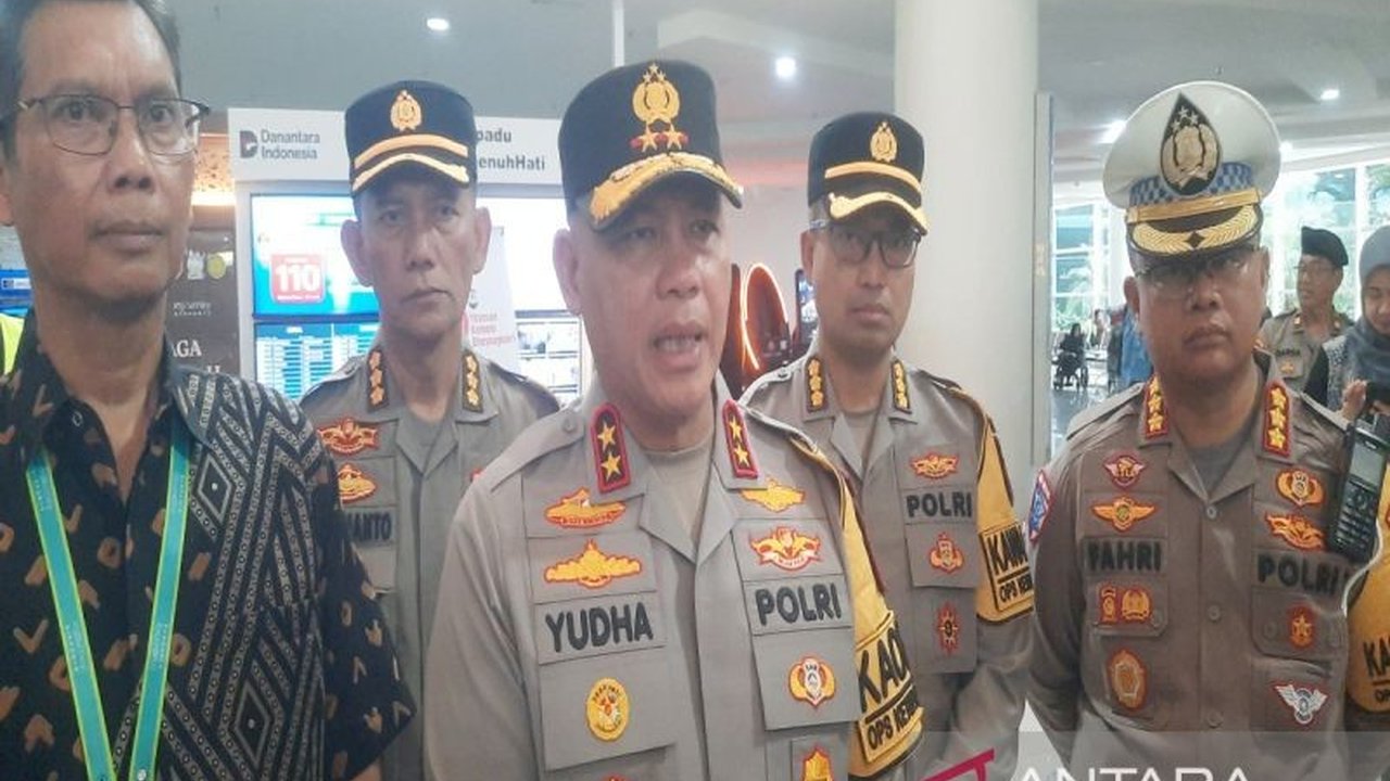 Kapolda Kalimantan Selatan mengimbau pemudik memanfaatkan Layanan 110 Polri sebagai jalur bantuan darurat selama perjalanan. Ketahui bagaimana nomor bebas pulsa ini siap siaga 24 jam untuk menjamin keamanan Anda.