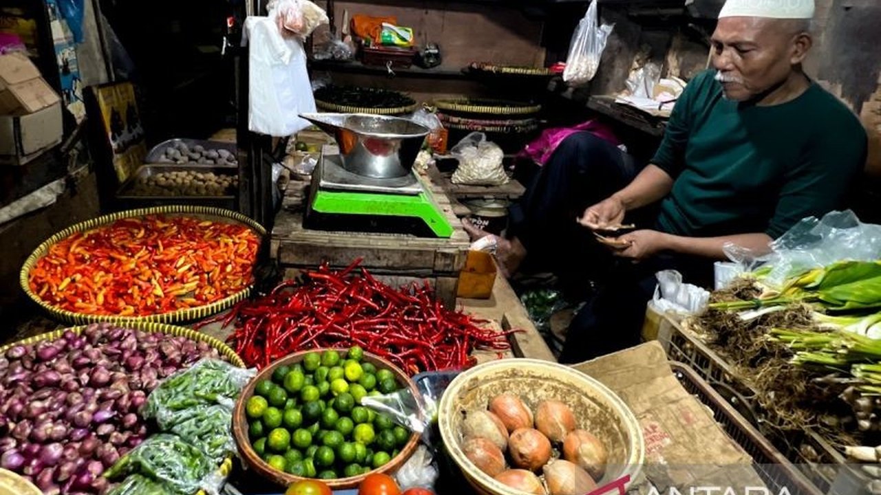 PIHPS Nasional merilis data harga pangan terkini di tingkat eceran. Cabai rawit merah tembus Rp84.550/kg, daging ayam Rp41.950/kg. Ketahui rincian harga komoditas lainnya.