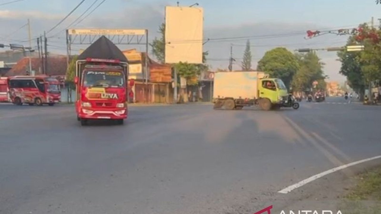 H-7 Idul Fitri 1447 Hijriah, pemudik mulai melintasi jalur selatan dan tengah Jawa Tengah. Meskipun volume kendaraan masih relatif lengang, antisipasi kepadatan Arus Mudik Lebaran Jateng tetap disiapkan.