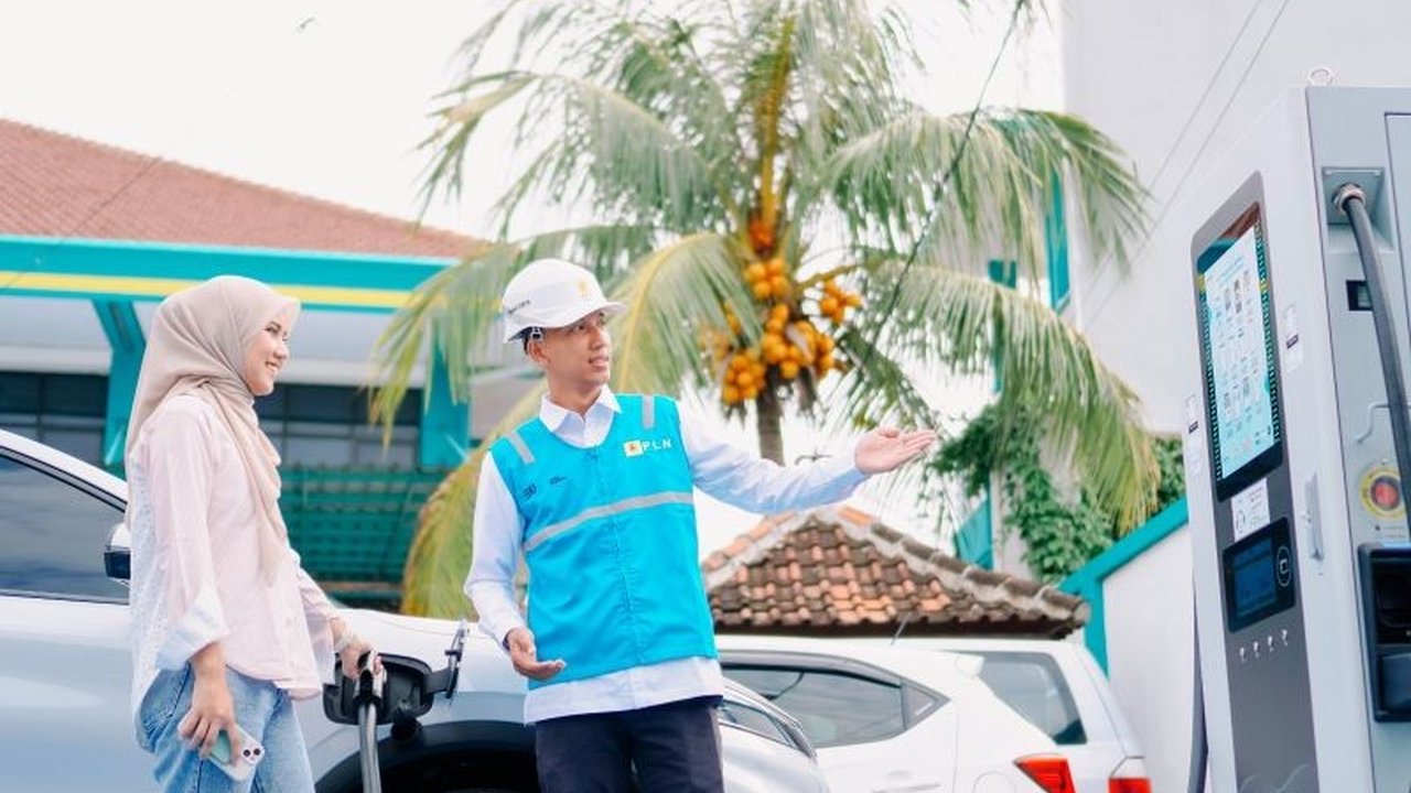 PT PLN (Persero) telah menyiapkan 297 unit SPKLU di Jawa Timur untuk memastikan kenyamanan pengguna kendaraan listrik selama Mudik Lebaran 2026, menjamin perjalanan yang aman dan lancar.