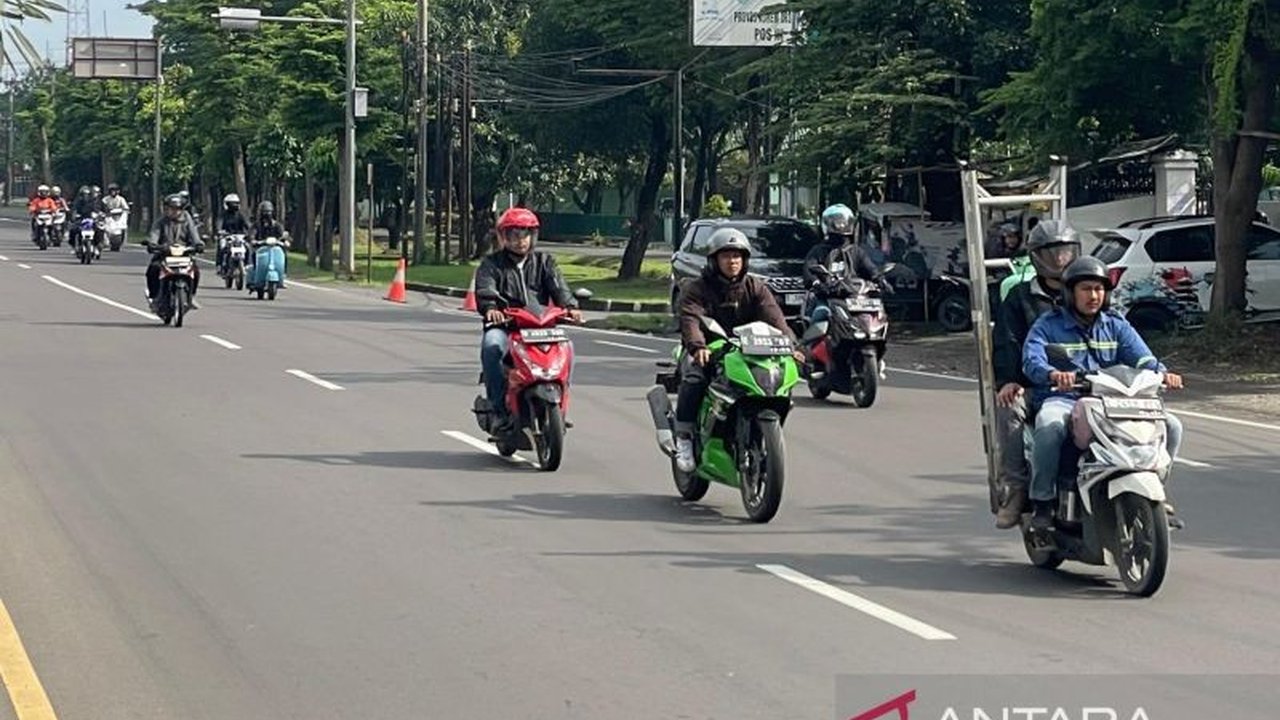Peningkatan volume kendaraan mulai terlihat di Jalur Pantura Kota Cirebon pada H-7 Lebaran 2026, namun arus mudik Lebaran Cirebon dari Jakarta menuju Jawa Tengah dilaporkan masih relatif lancar.