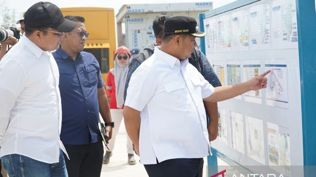 Pemerintah Kabupaten Penajam Paser Utara menyiagakan personel untuk memantau kelancaran lalu lintas di jalur Tol IKN yang dibuka sementara saat Idul Fitri 2026, memastikan perjalanan mudik aman dan lancar.