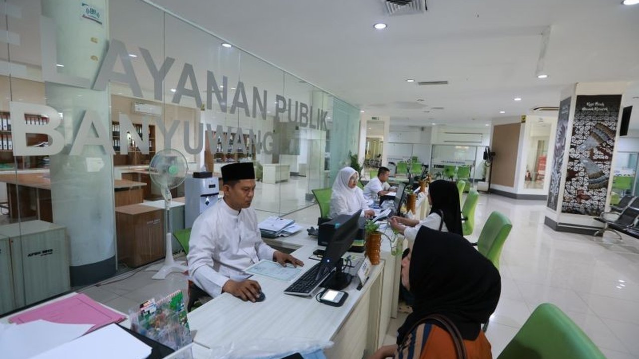Dinas Kependudukan dan Pencatatan Sipil (Dispendukcapil) Banyuwangi tetap membuka layanan administrasi kependudukan (adminduk) selama libur Lebaran 2026, memudahkan warga perantauan yang pulang kampung.
