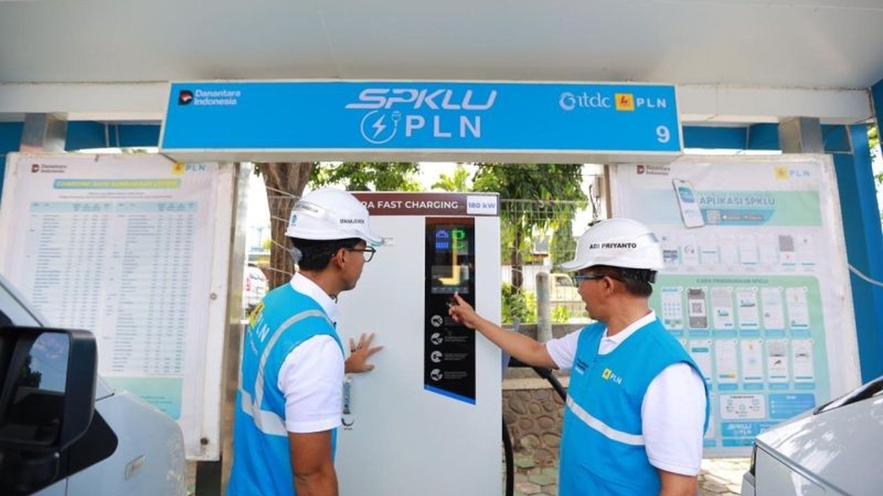 PT PLN (Persero) memastikan seluruh fasilitas SPKLU di jalur mudik beroperasi optimal, siap melayani lonjakan pengguna kendaraan listrik selama periode Lebaran 2026.