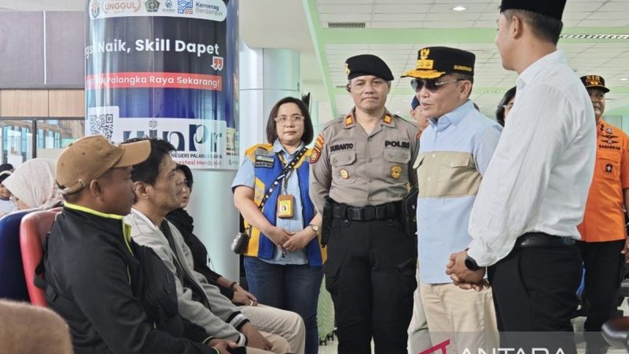 Gubernur Kalteng Agustiar Sabran meninjau Bandara Tjilik Riwut untuk memastikan kelancaran dan kenyamanan arus Mudik Lebaran Kalteng 1447 Hijriah yang mulai padat.