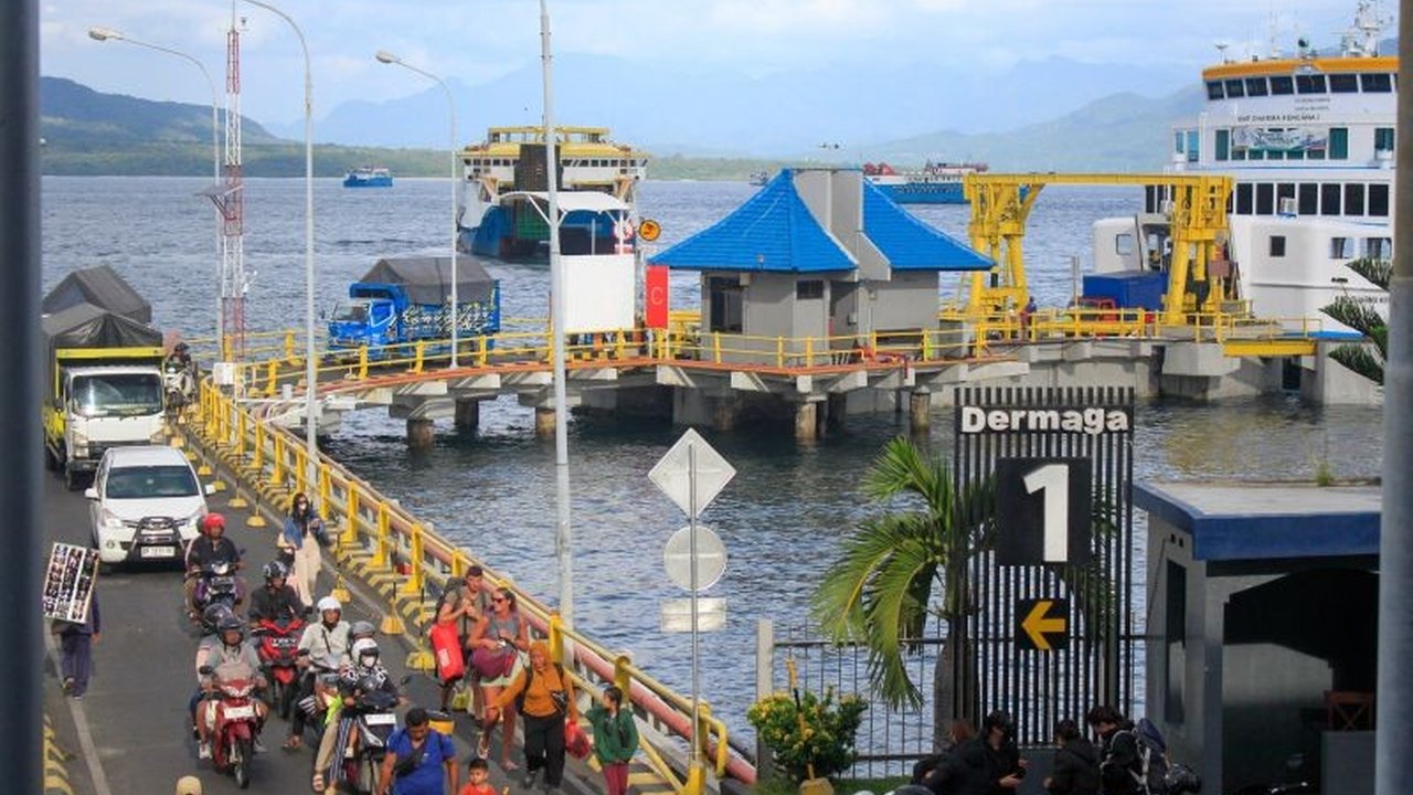 PT ASDP Indonesia Ferry mencatat penurunan jumlah pemudik dari Bali ke Jawa pada H-8 Arus Mudik Lebaran 2026, sementara penyeberangan dari Jawa ke Bali justru mengalami kenaikan signifikan, menarik perhatian pada dinamika pergerakan libur panjang kali ini