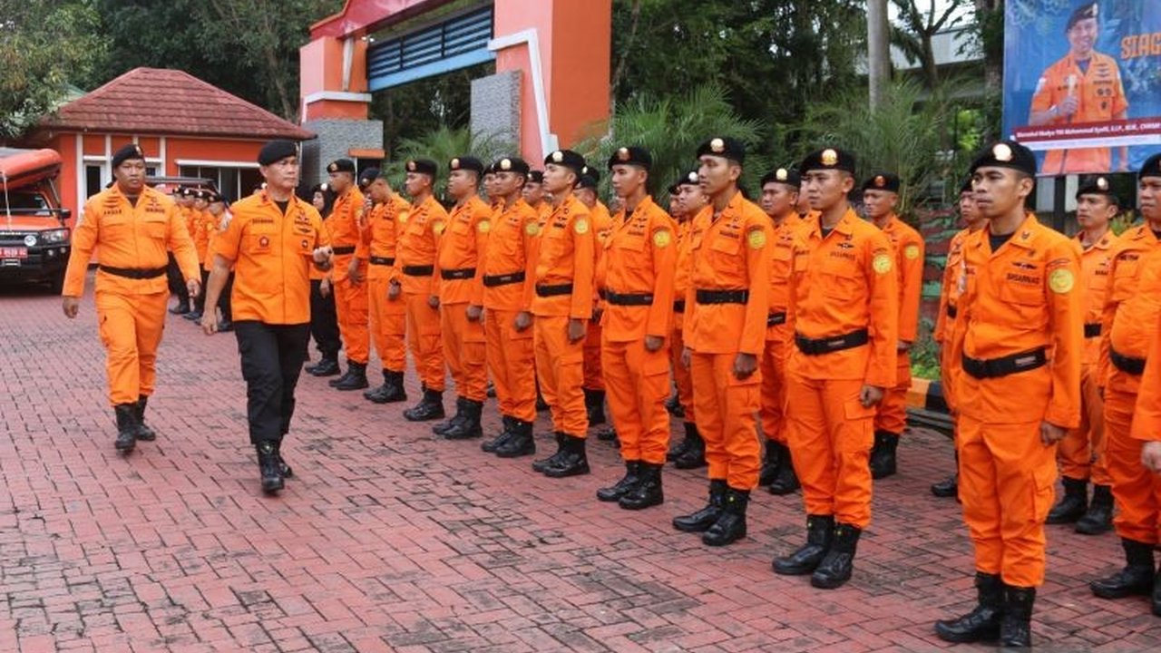 Basarnas Palembang mengerahkan 114 personel untuk Basarnas Palembang Siaga Lebaran, memastikan keselamatan masyarakat selama arus mudik dan balik Idul Fitri dengan fokus pada titik rawan dan respons cepat.