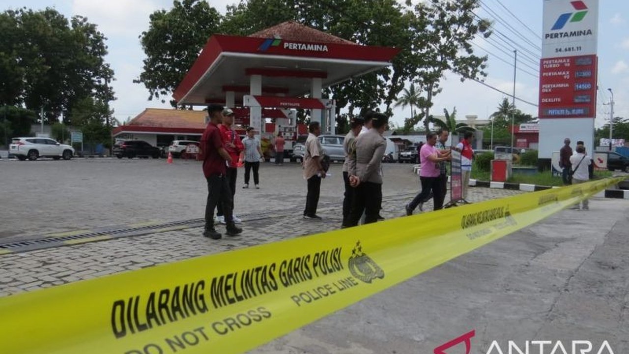 Polres Jember menyegel SPBU Tegalbesar setelah diduga kuat melakukan penyimpangan penyaluran BBM subsidi jenis solar, memicu penyelidikan lebih lanjut yang akan mengusut tuntas dalang di baliknya.