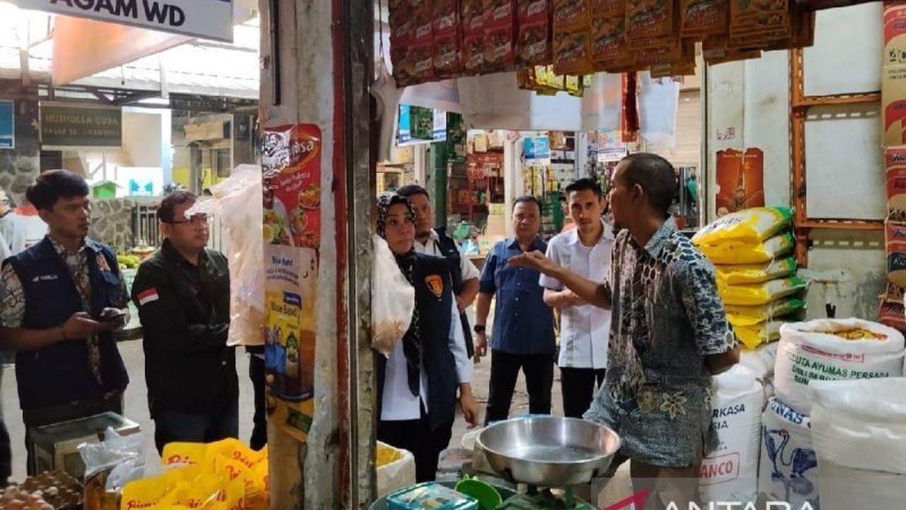 Satgas Pangan Polda Papua aktif memantau persediaan bahan pokok (bapok) dan harga di pasar menjelang Idul Fitri 1447 H, sekaligus menyalurkan beras SPHP untuk menjaga stabilitas. Langkah ini bertujuan memastikan masyarakat Papua dapat merayakan Lebaran de