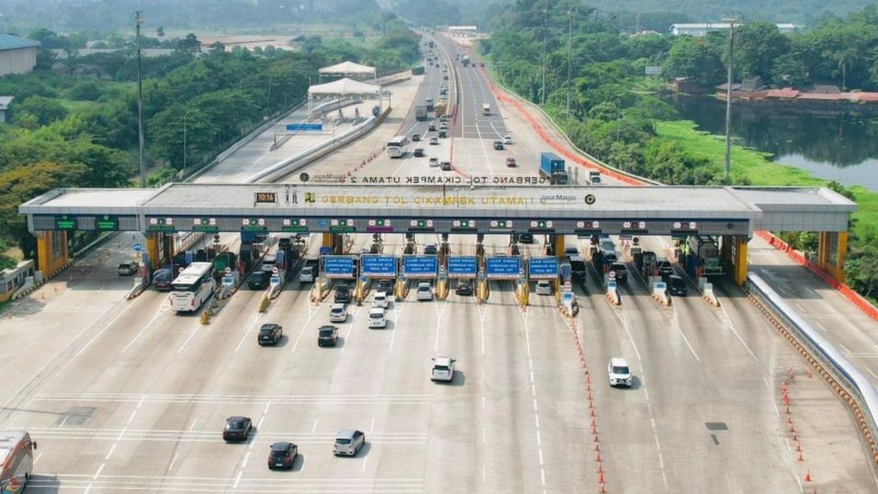 PT Jasamarga Transjawa Tol (JTT) mengoperasikan 16 gardu di Gerbang Tol Cikampek Utama untuk memastikan kelancaran arus mudik Lebaran 2026, mengantisipasi lonjakan kendaraan menuju Trans Jawa.