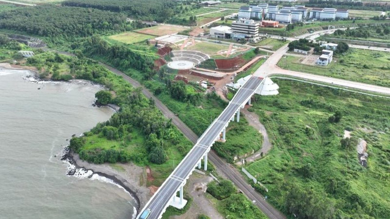 Kawasan Ekonomi Khusus (KEK) Industropolis Batang dan Jasamarga Semarang resmi membuka Rest Area KEK Batang dengan panorama laut, menawarkan pengalaman istirahat unik bagi pemudik di Tol Trans Jawa.