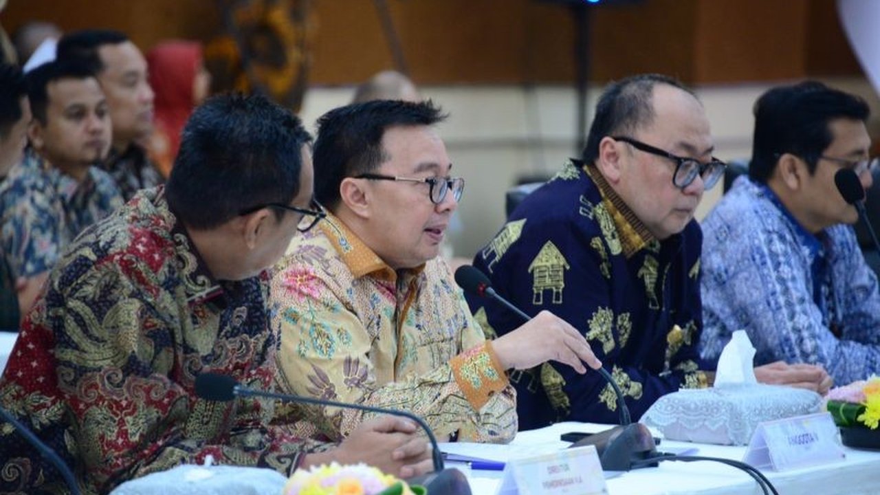 Badan Pemeriksa Keuangan (BPK) mendesak pimpinan kementerian/lembaga (K/L) untuk memberikan perhatian serius terhadap temuan berulang dalam laporan keuangan, demi tata kelola yang lebih baik.