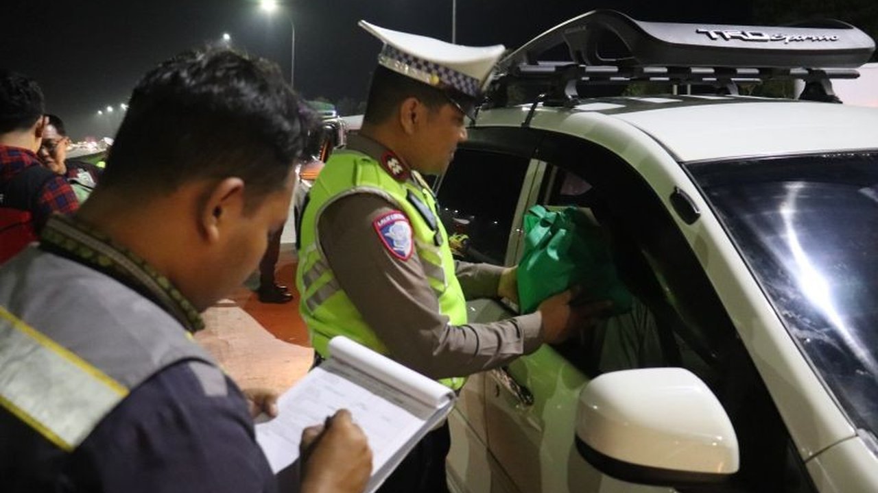 Pengelola Tol Bakter gencar lakukan operasi microsleep di Rest Area KM 116 B, antisipasi kecelakaan arus mudik Lebaran 2026. Simak upaya preventif demi keselamatan perjalanan Anda!