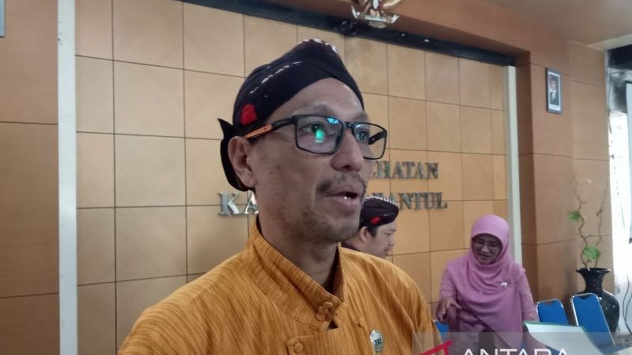 Dinas Kesehatan Bantul melakukan penarikan produk makanan kemasan yang tidak layak jual, memastikan keamanan pangan bagi masyarakat menjelang Lebaran dan menguji takjil di pasar Ramadhan.