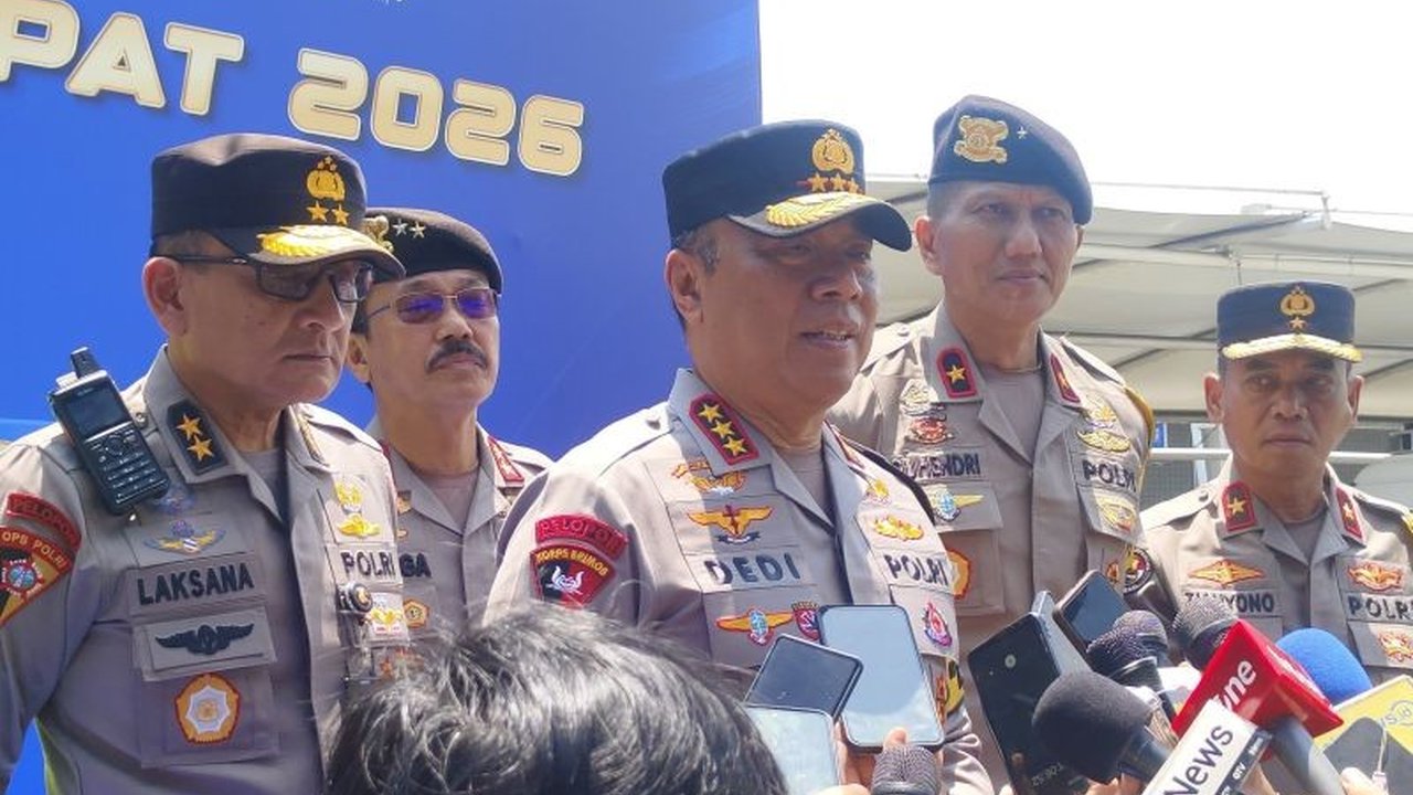 Wakapolri Komjen Dedi Prasetyo mengonfirmasi bahwa arus lalu lintas mudik 2026 keluar Jakarta terpantau sangat lancar pada hari kedua Operasi Ketupat 2026, meskipun ada peningkatan volume kendaraan.