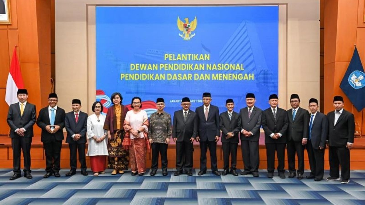 Pemerintah Indonesia resmi membentuk Dewan Pendidikan Nasional untuk mendukung misi Presiden Prabowo dalam penguatan sumber daya manusia, menandai langkah strategis untuk pendidikan berkualitas.