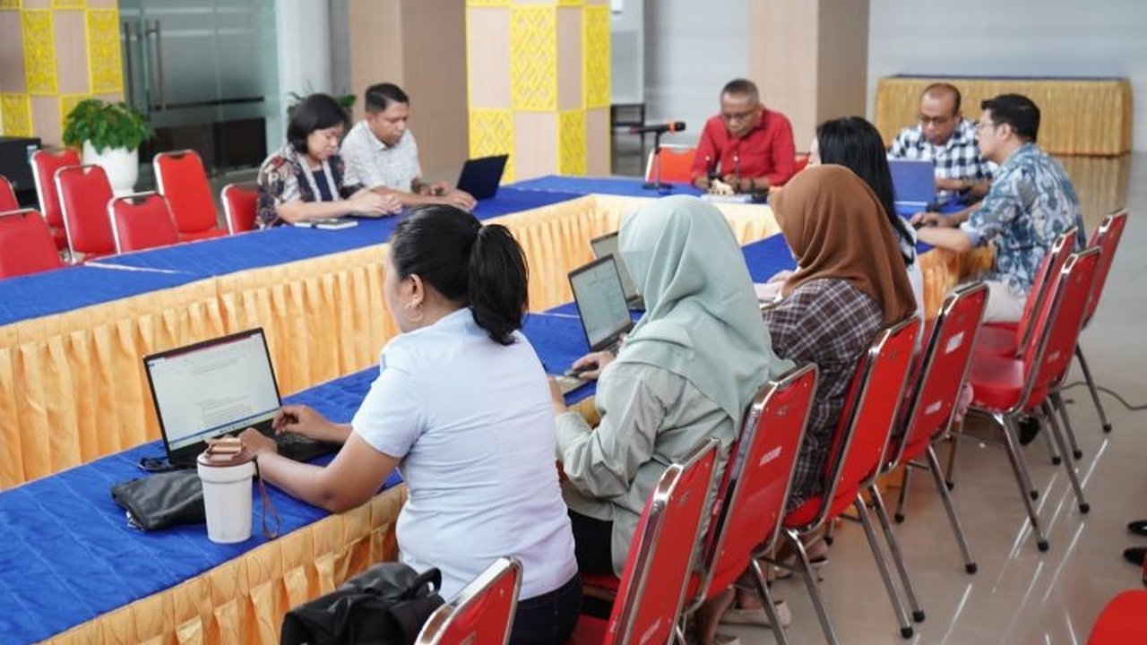 Kantor Wilayah Kementerian Hukum (Kemenkum) Nusa Tenggara Timur (NTT) memfasilitasi harmonisasi dua Rancangan Peraturan Bupati (Perbup) Sumba Timur terkait THR dan Gaji ke-13 Tahun 2026, memastikan regulasi daerah selaras dengan aturan yang lebih tinggi d