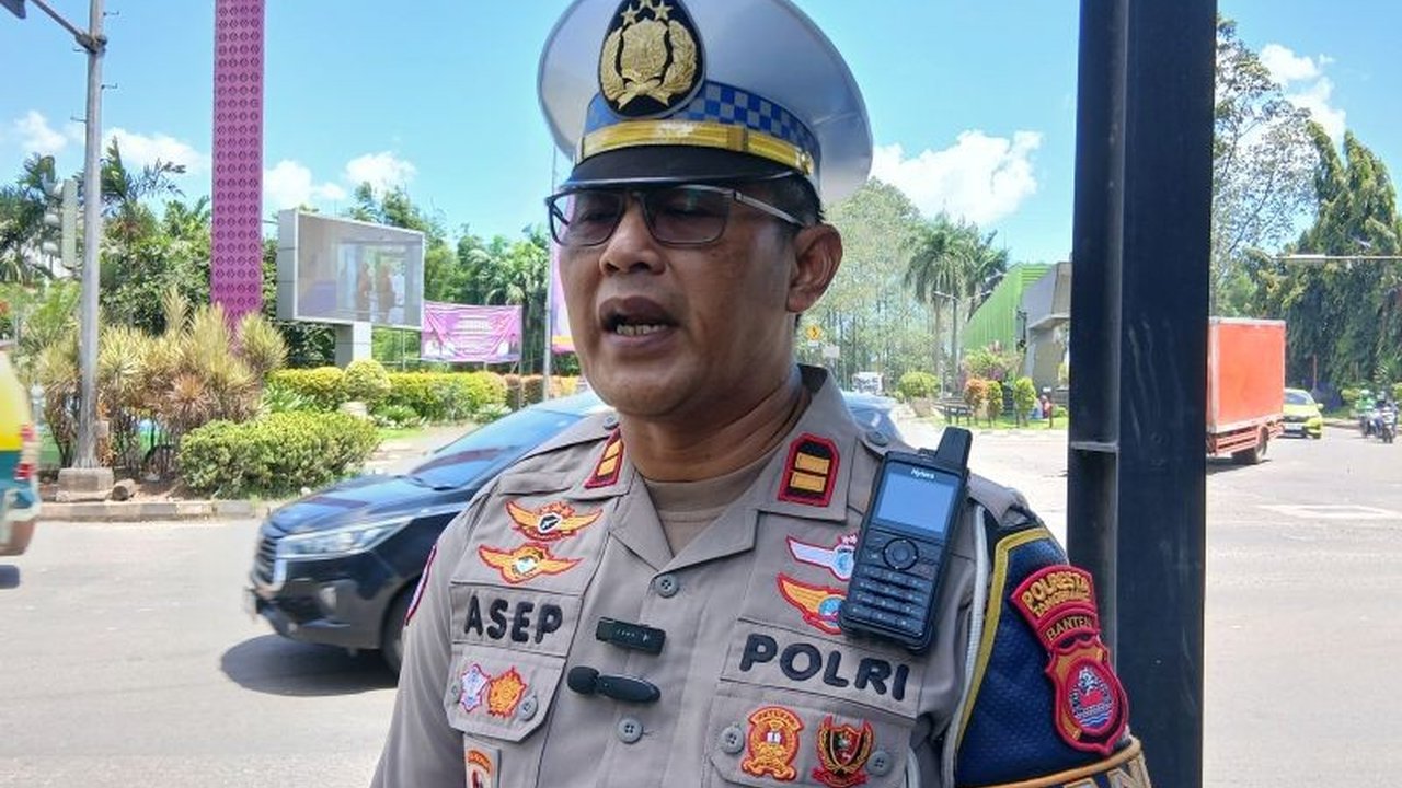 Polresta Tangerang mengimbau para pemudik yang melintasi wilayahnya untuk ekstra waspada terhadap kondisi jalan rusak Tangerang demi keselamatan perjalanan jelang Lebaran 2026. Ketahui titik rawan dan upaya pengamanan yang disiapkan!