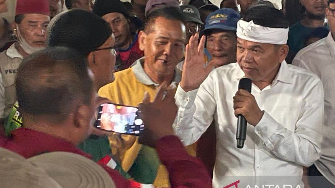 Gubernur Jawa Barat Dedi Mulyadi menegaskan tanggung jawab orang tua atas insiden tawuran di luar jam sekolah, menyusul kasus pelajar meninggal dunia di Bandung. Penegasan ini menyoroti pentingnya pengawasan orang tua terhadap aktivitas anak di luar lingk