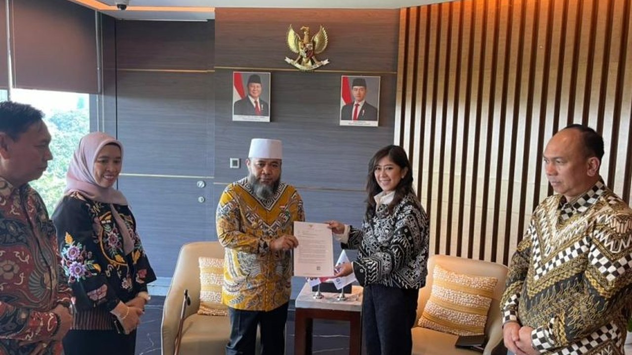 Pemerintah Provinsi Bengkulu dan Komdigi bersinergi atasi blank spot di 40 desa, memastikan pemerataan akses internet demi peningkatan kualitas hidup masyarakat dan mendukung transformasi digital nasional.