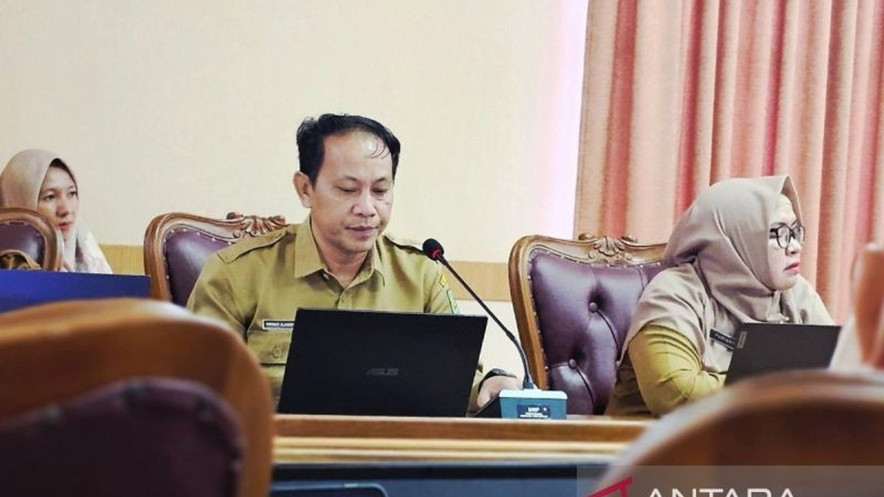 Dinas Kesehatan Natuna memastikan relawan Satuan Pelayanan Pemenuhan Gizi (SPPG) memiliki kompetensi keamanan pangan, esensial untuk Sertifikat Laik Higiene Sanitasi (SLHS) demi suksesnya Program Makan Bergizi Gratis.