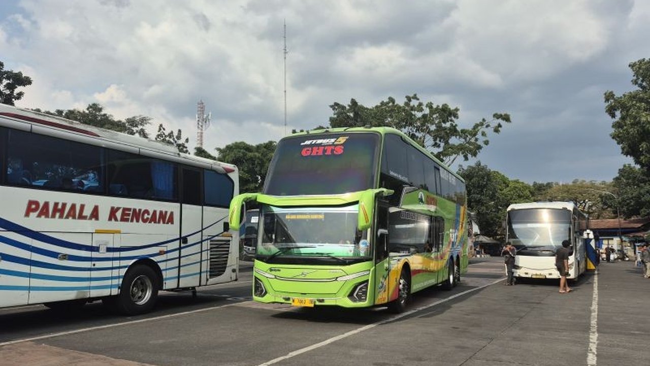 Pengelola Terminal Cicaheum Bandung memastikan **kesiapan Angkutan Lebaran 2026** melalui pemeriksaan menyeluruh pengemudi dan kendaraan demi keselamatan pemudik. Simak detailnya!