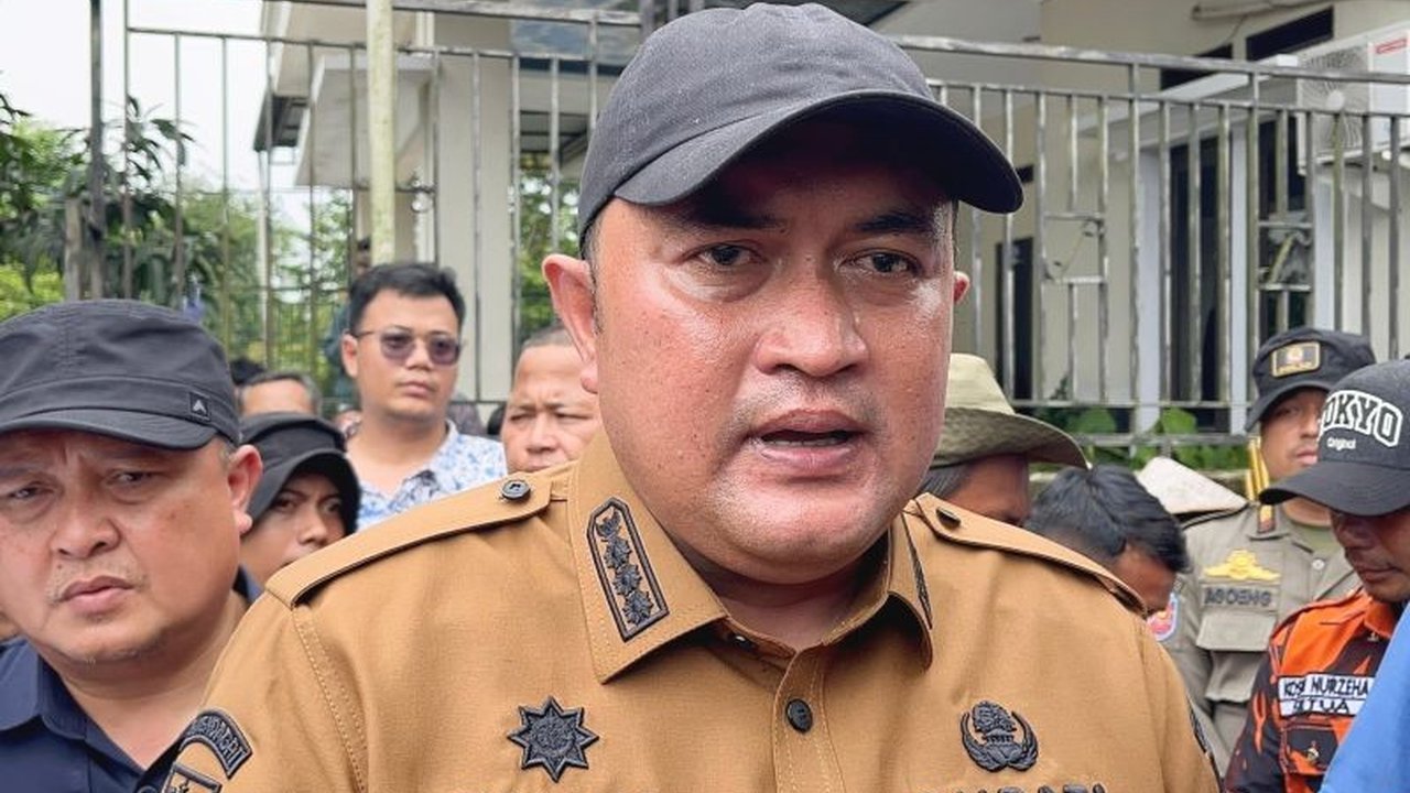 Proyek PSEL Galuga di TPA Galuga, Kabupaten Bogor, siap dibangun mulai 2026. Fasilitas modern ini akan mengubah tumpukan sampah menjadi energi listrik, membawa harapan baru bagi pengelolaan limbah dan lingkungan.
