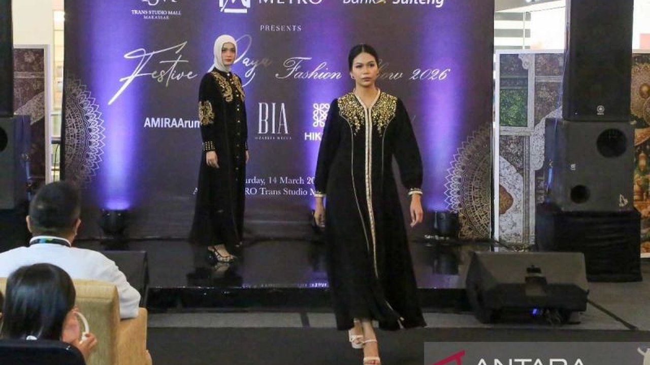 Pemerintah Kota Makassar secara aktif mendorong penguatan ekonomi kreatif (ekraf) melalui gelaran Festive Raya Fashion Show 2026, sebuah ajang strategis untuk mengangkat potensi desainer lokal.