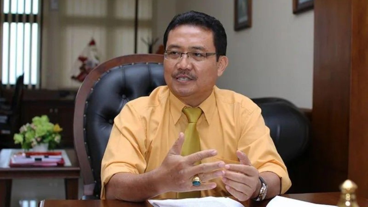 Operasi Tangkap Tangan (OTT) kembali menjerat kepala daerah, memicu sorotan pakar hukum terkait integritas pejabat publik yang dinilai masih lemah. Simak analisis lengkapnya mengenai kasus OTT Kepala Daerah.