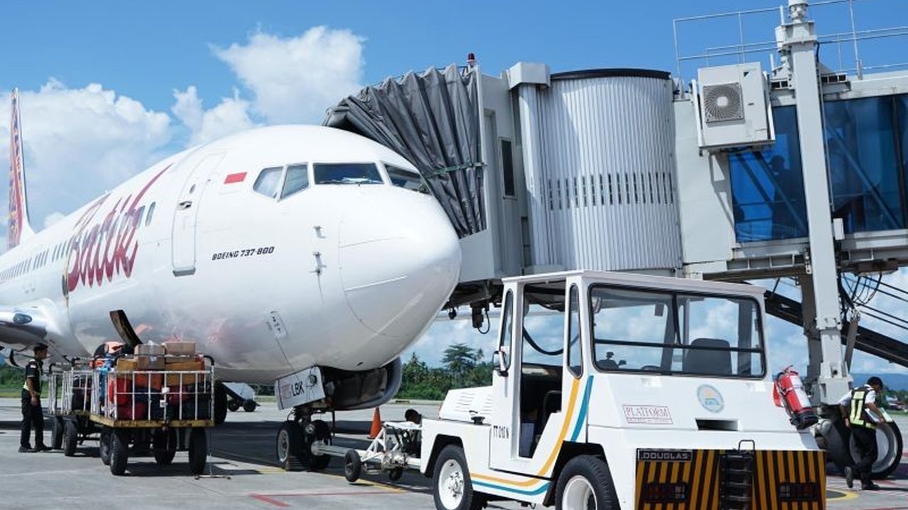 PT Angkasa Pura Indonesia Bandara Internasional Sentani memprediksi puncak arus mudik Lebaran 2026 akan jatuh pada 18 Maret, dengan proyeksi kenaikan jumlah penumpang dan pergerakan pesawat.