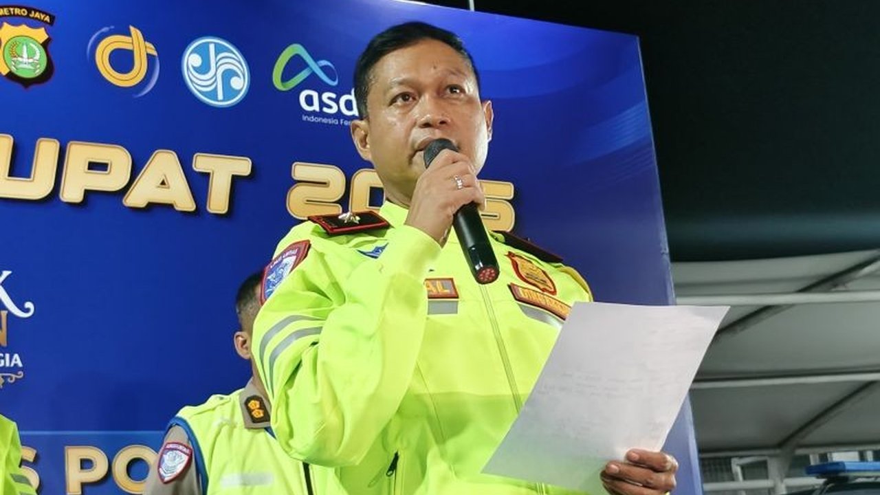 Korlantas Polri mengingatkan pemudik untuk beristirahat di rest area guna mencegah kecelakaan lalu lintas. Prioritaskan keselamatan mudik Anda dengan tidak memaksakan diri di jalan.