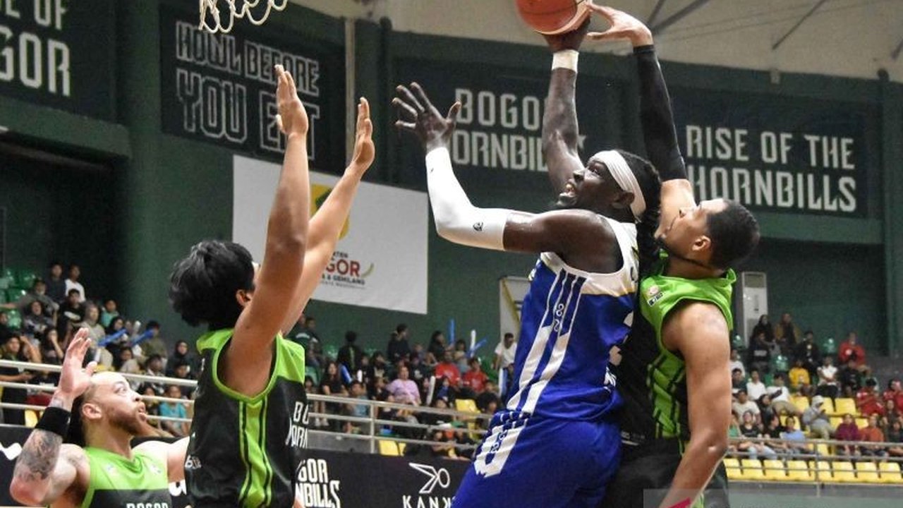 Satria Muda Pertamina Bandung meraih kemenangan penting di IBL 2026 berkat tekad kuat pemainnya, mengalahkan Tangerang Hawks dalam laga sengit yang penuh drama.