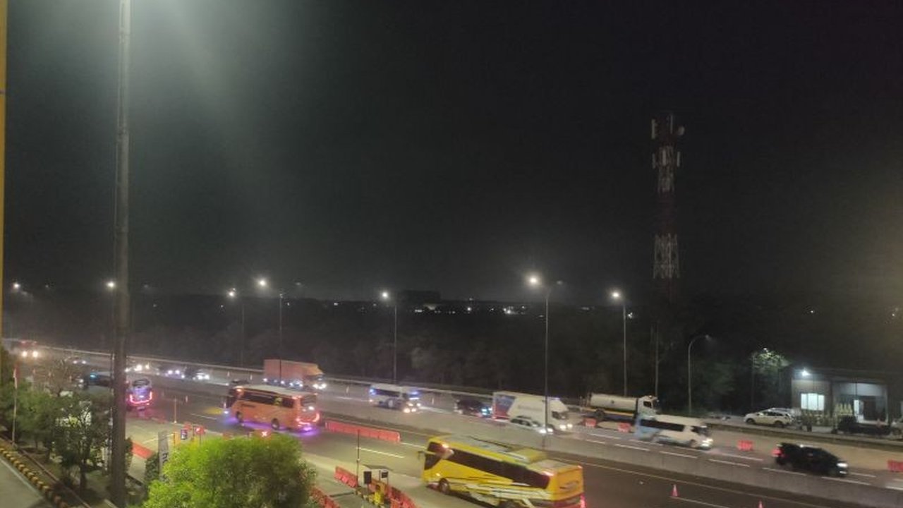 PT Jasa Marga memberlakukan diskon tol mudik Lebaran 2026 hingga 46 persen pada 15-16 Maret. Jangan lewatkan kesempatan ini untuk perjalanan lebih hemat!