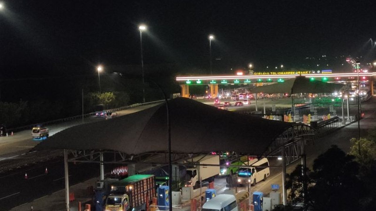 Jasa Marga siapkan 19 gardu di Gerbang Tol Cikampek Utama untuk hadapi lonjakan kendaraan pemudik Lebaran 2026. Bagaimana strategi ini menjaga kelancaran arus lalu lintas?
