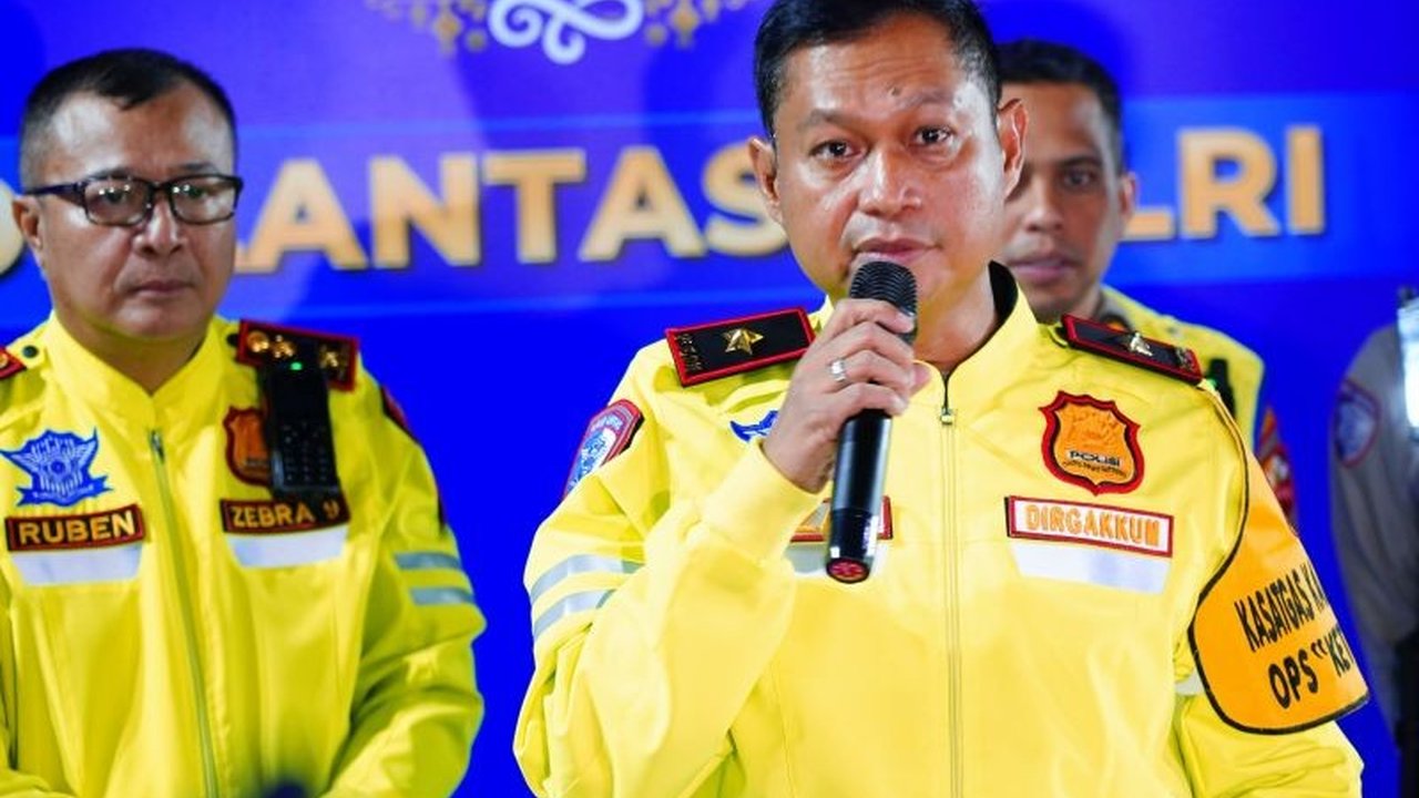 Korlantas Polri resmi memberlakukan ramp check di KM 81 Tol Cipali untuk memastikan kelayakan angkutan umum dan keselamatan pemudik, mencegah potensi kecelakaan selama Operasi Ketupat 2026.