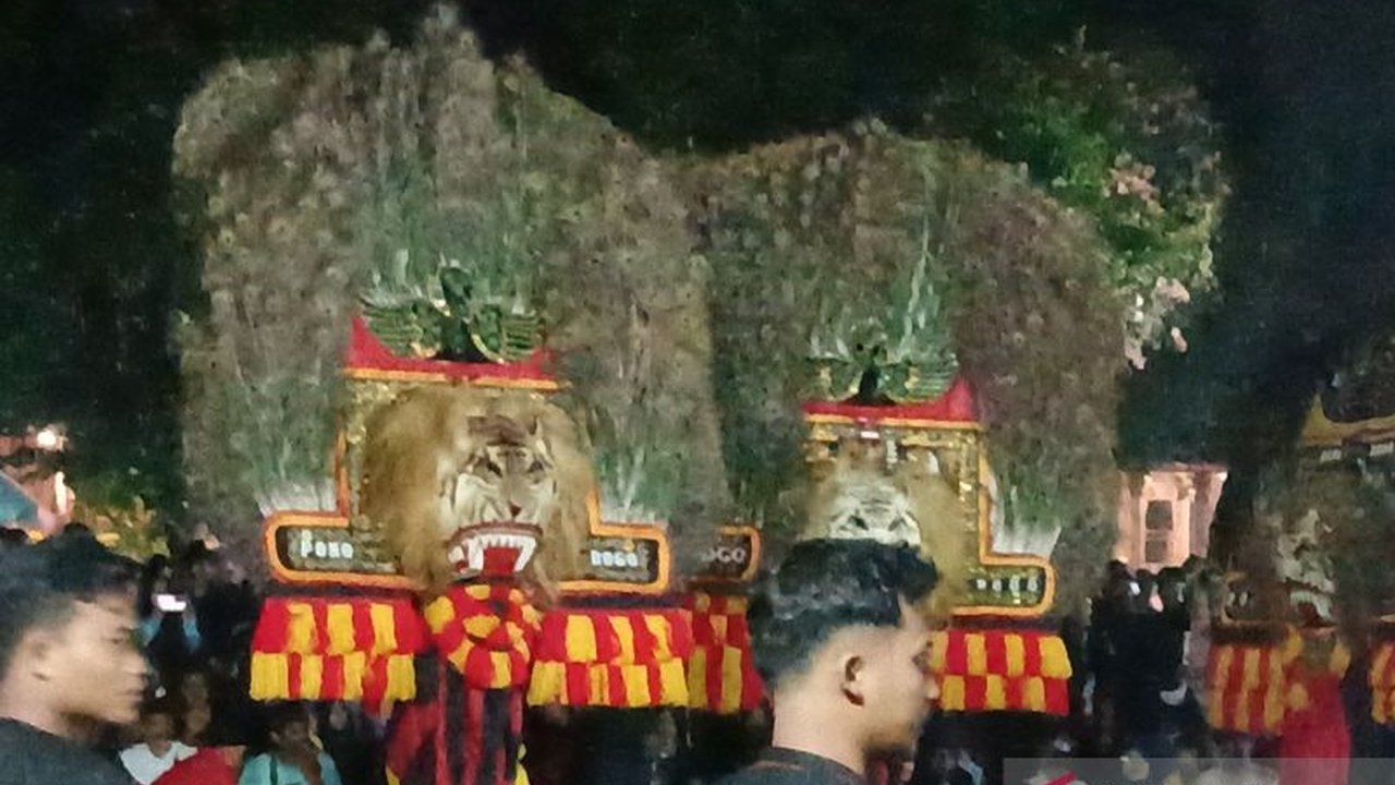 Belasan grup reog di Temanggung menggelar Tadarus Budaya, sebuah inisiatif unik untuk melestarikan kesenian tradisional sekaligus mempererat tali silaturahmi antar seniman. Kegiatan ini menjadi wujud kecintaan terhadap budaya lokal.