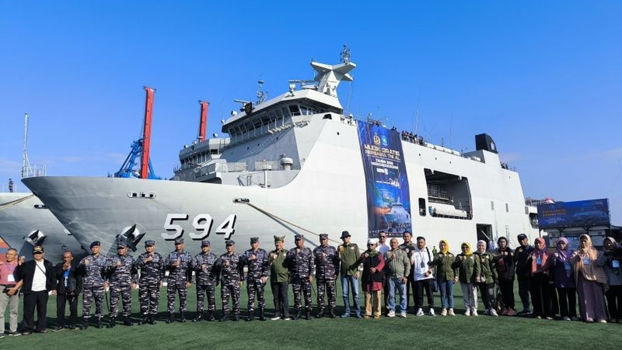 KRI Semarang-594 sukses memberangkatkan 1.200 pemudik ke Bangka Belitung. Program Mudik Gratis TNI AL ini mendapat sambutan luar biasa dari masyarakat, kuota langsung penuh dalam dua hari.
