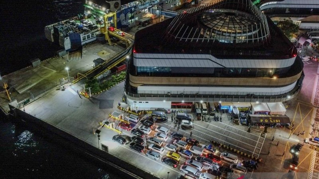 PT ASDP Indonesia Ferry (Persero) telah memulai layanan untuk pemudik Jawa Sumatera sejak H-8 Lebaran 2026, memastikan kelancaran dan kenyamanan perjalanan dengan berbagai persiapan matang.
