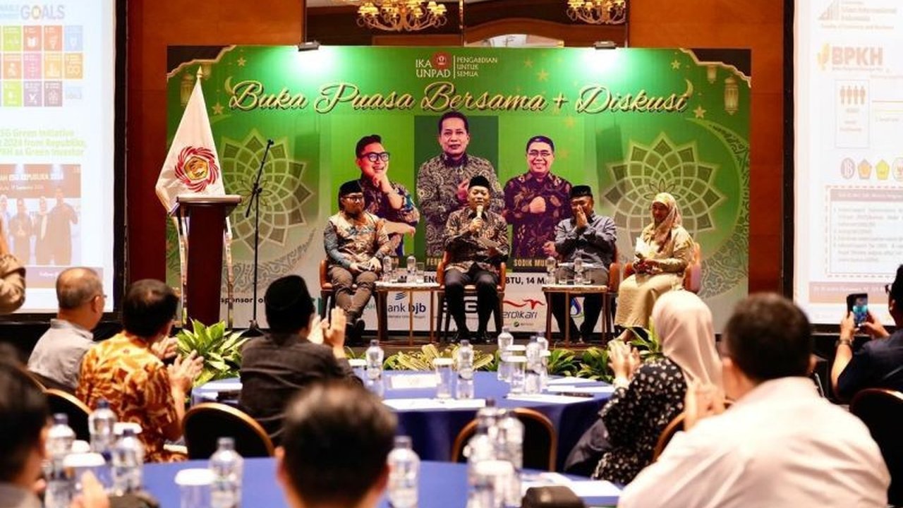 Menteri Koperasi Ferry Juliantono menginisiasi langkah strategis mendorong pengelolaan dana umat, termasuk zakat, infak, sedekah, dan wakaf (ziswaf), agar terintegrasi ke sektor industri produktif demi kesejahteraan masyarakat.