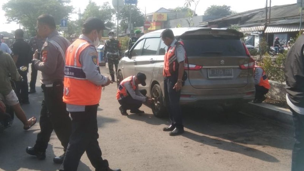 Dishub Kota Tangerang bersama Satpol PP gencar melakukan Penertiban Parkir Liar Tangerang jelang Lebaran demi kelancaran lalu lintas dan keamanan. Simak detail tindakan tegasnya!