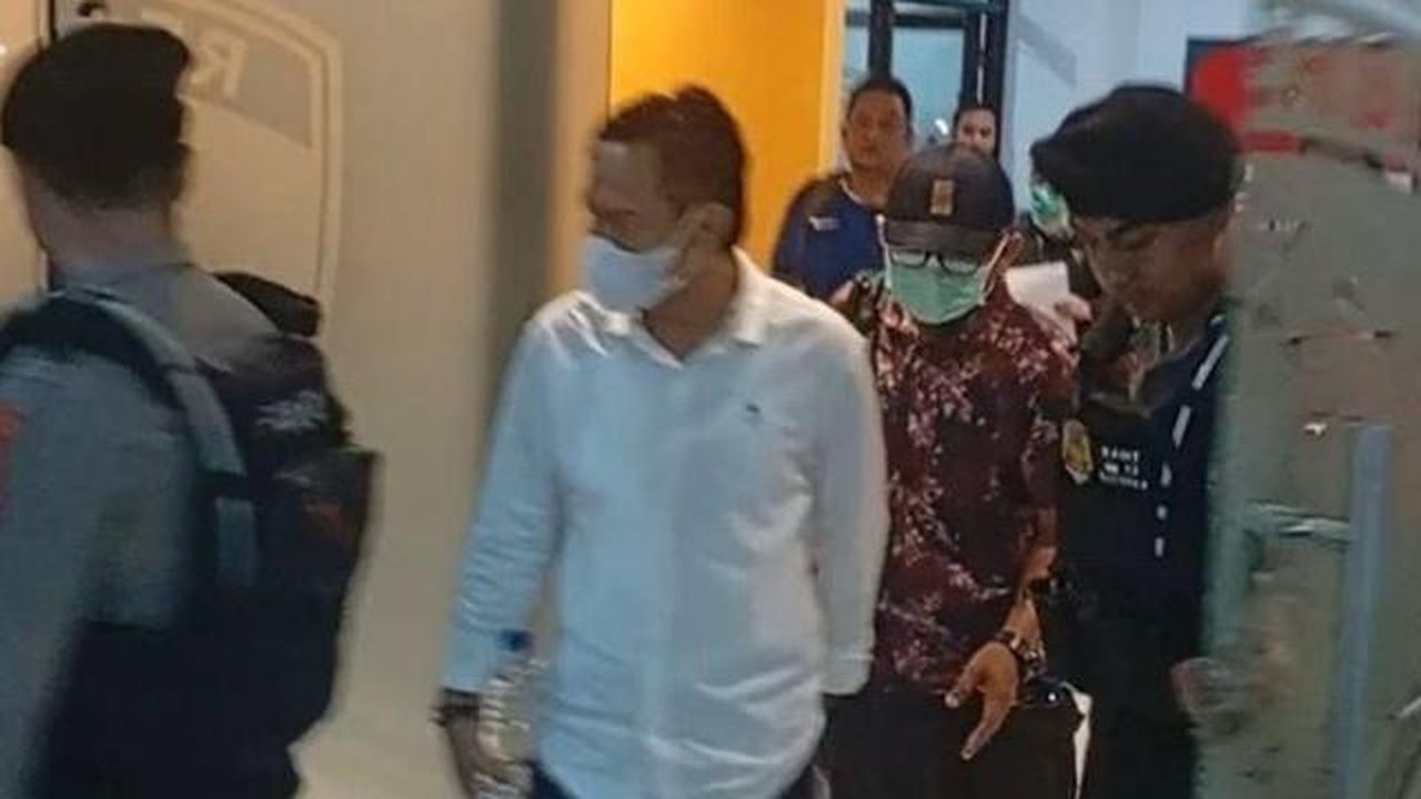 KPK mengungkap bahwa Bupati Cilacap Syamsul Auliya Rachman meminta jatah Tunjangan Hari Raya (THR) Lebaran dari setiap perangkat daerah di Kabupaten Cilacap. (Foto: Antara)