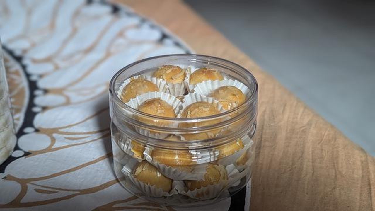 Kue-kue Lebaran seperti nastar, kastengel, dan putri salju tinggi gula dan lemak. Batasi makan kue Lebaran agar berat badan tidak naik.