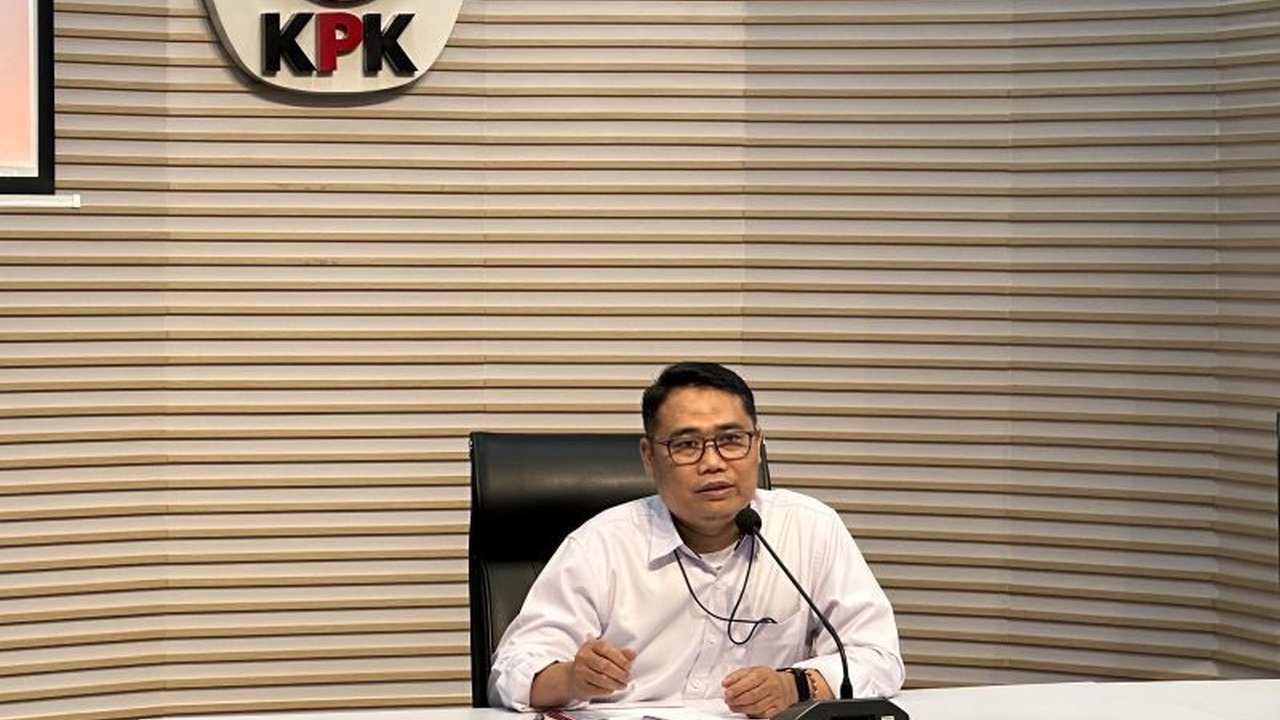 Komisi Pemberantasan Korupsi (KPK) menduga praktik pemberian THR oleh Kepala Daerah kepada Forkopimda tak hanya terjadi di Cilacap. KPK ingatkan pentingnya integritas dan tata kelola pemerintahan yang baik.