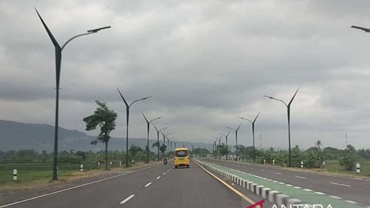 Dinas Perhubungan Bantul memastikan kondisi LPJU jalur mudik Lebaran 2026 berfungsi baik. Tim patroli disiagakan untuk perbaikan cepat, menjamin kenyamanan dan keselamatan pemudik.